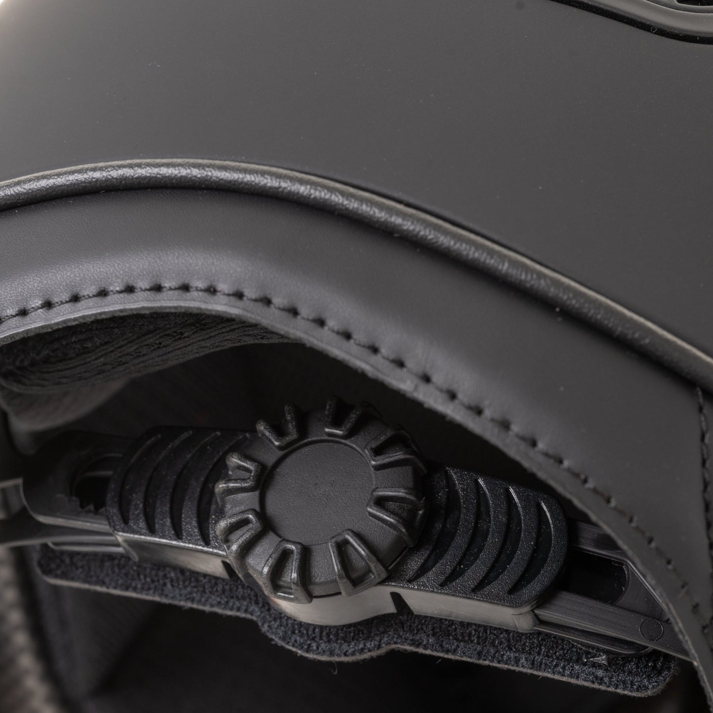 Presidente Helmet - Matte / Gunmetal